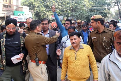 updates and developments of sealing issue dda meeting starts at lg anil baijal house