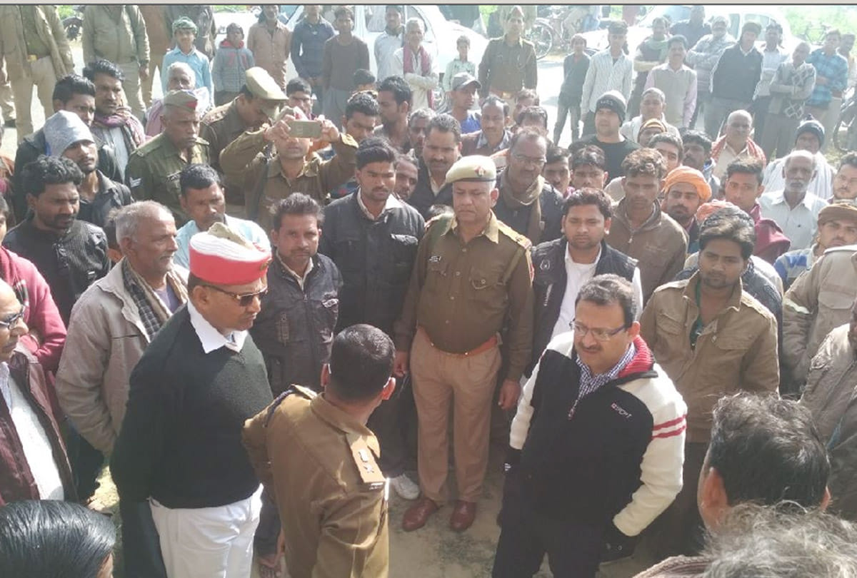 Trying to spoil the atmosphere by breaking sculptures in Kannauj 