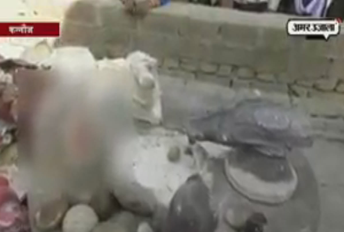 Trying to spoil the atmosphere by breaking sculptures in Kannauj 