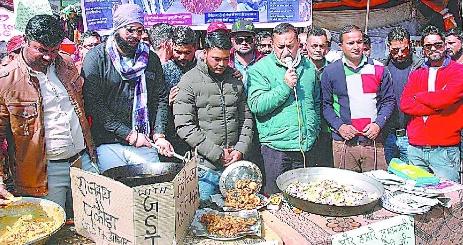 Youth Congress sold pakodas by placing Fenqua stall