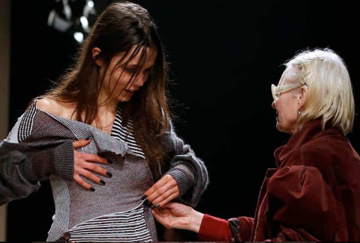 model suffered with wardrobe malfuntion vivienne westwood set her dress