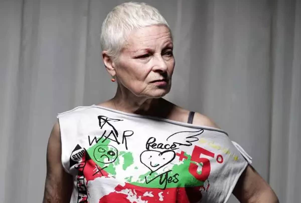 model suffered with wardrobe malfuntion vivienne westwood set her dress