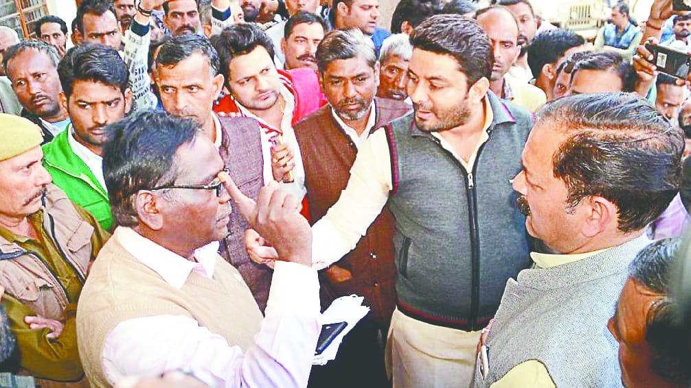 SP leader and SDM got knocked down