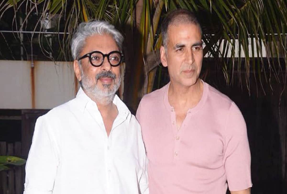 Sanjay Leela Bhansali praises Akshay Kumar to postpone Padman release date 