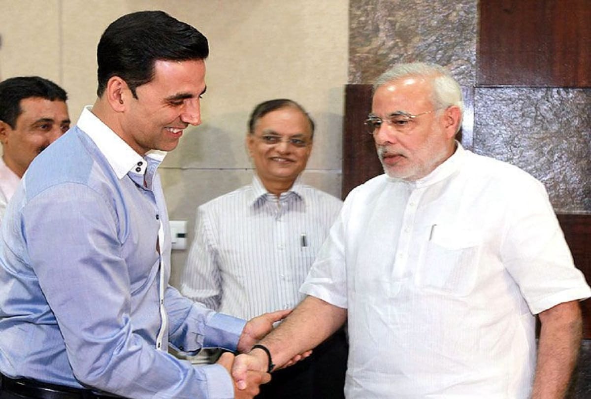 actor akshay kumar built a toilet in juhu beech mumbai 