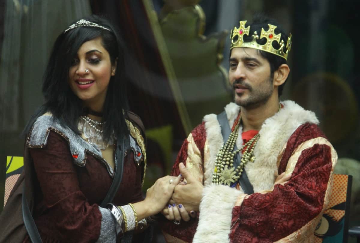 Arshi khan make fun on hiten tejwani box cricket league