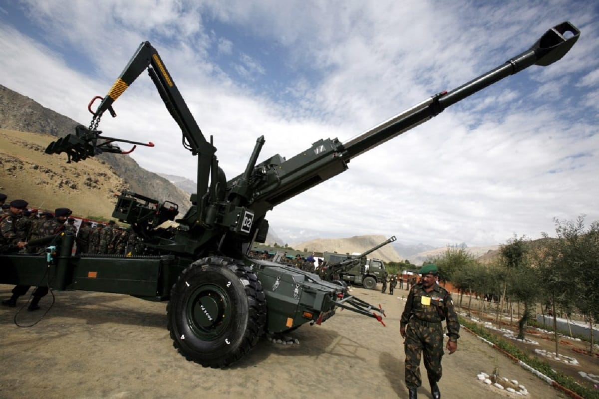 india china news in hindi, Emergency powers given to security forces deployed in Ladakh, Bofors cannons sent from Srinagar