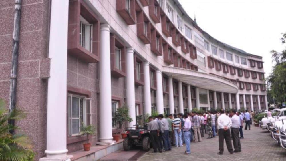 dehradun secretariat police shocked to see dirty work 