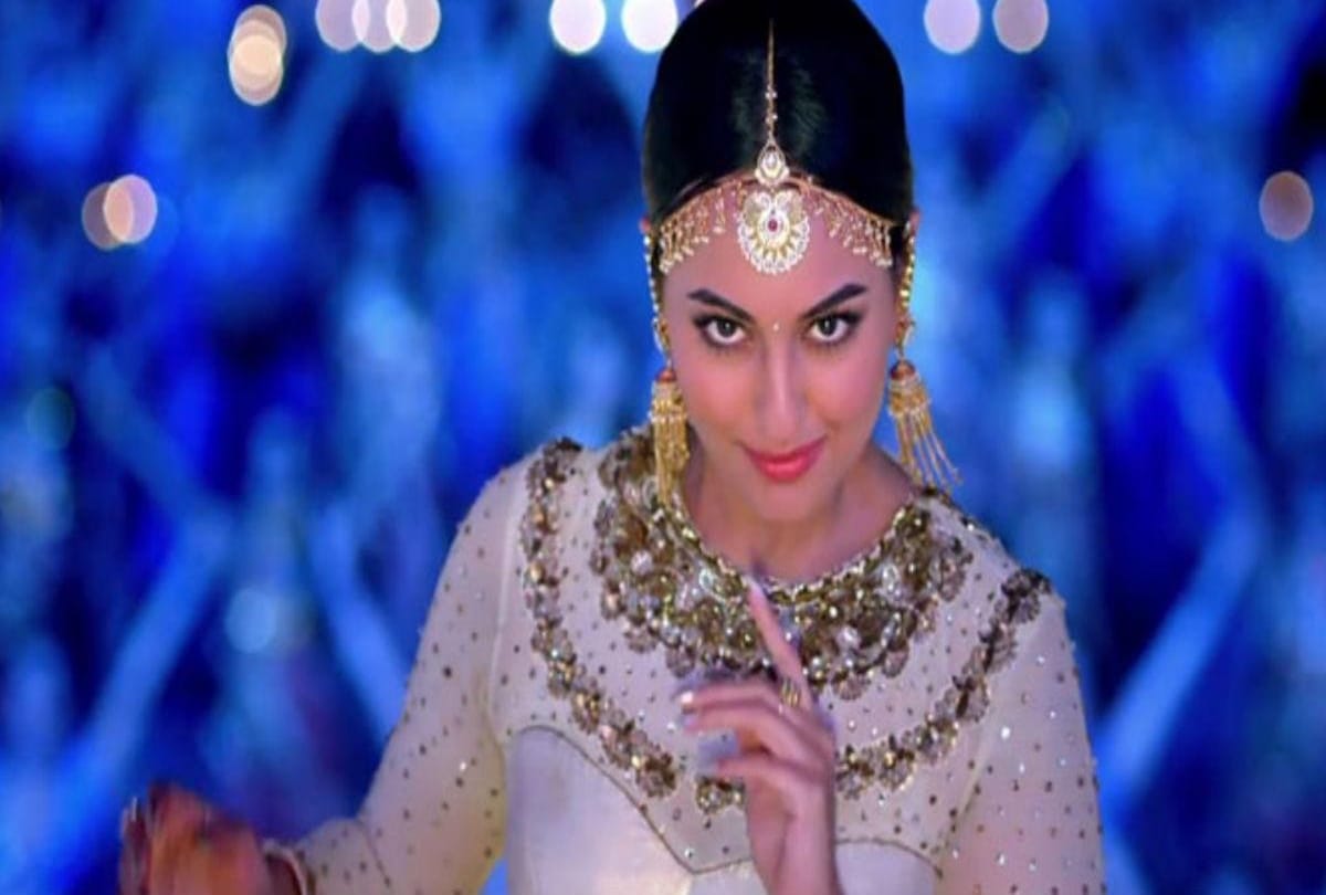 what happens to the outfits wear by bollywood actors in movie