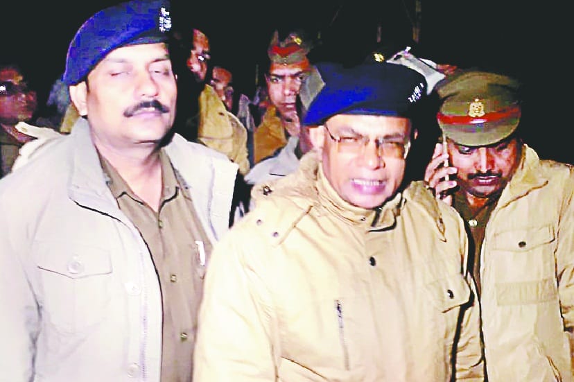 kaajmaabaad goon me postman gala rat hatya