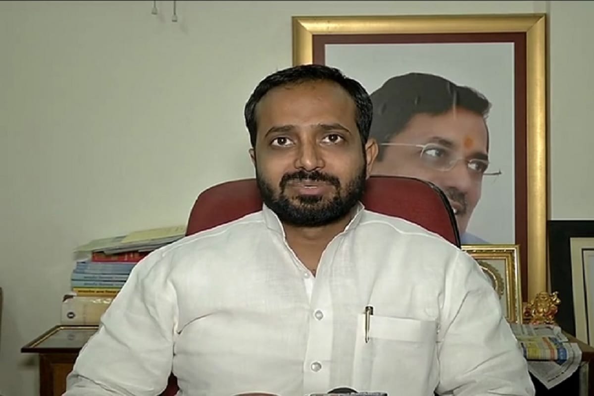 Bhopal Court issues arrest warrant against absconding Congress MLA hemant katare
