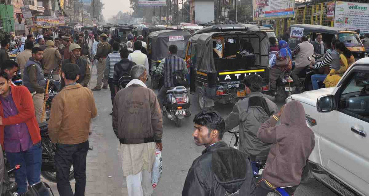 police lathi charge during tiranga yatra in mau