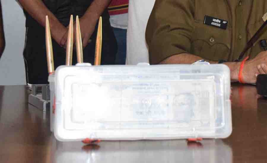up Police bust fake currency racket two arrested 