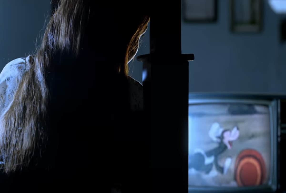 anuskha sharma goes scary in her film pari promo