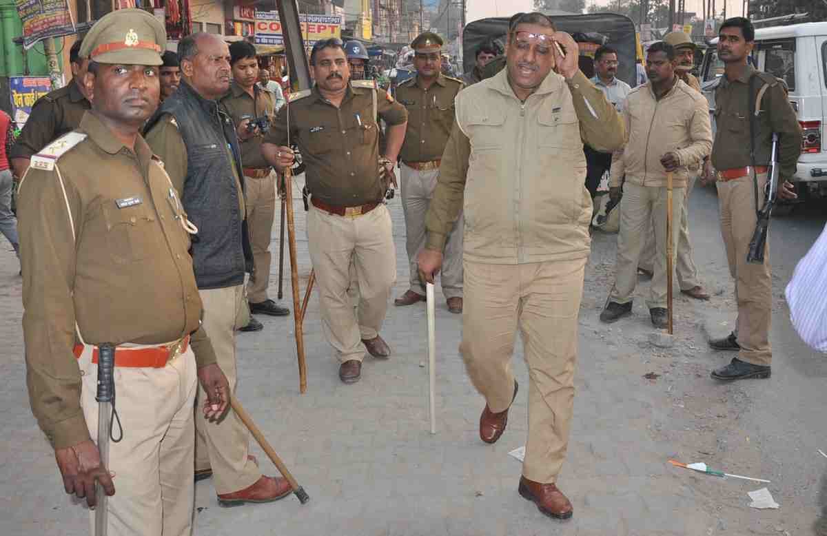 police lathi charge during tiranga yatra in mau