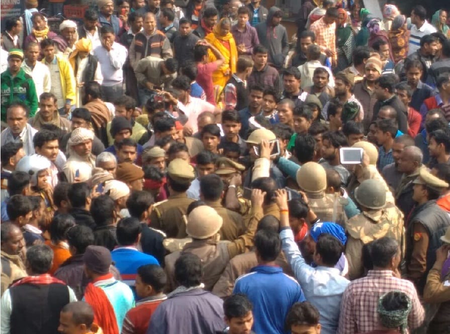 People jaam the traffic in support of histrysheeter
