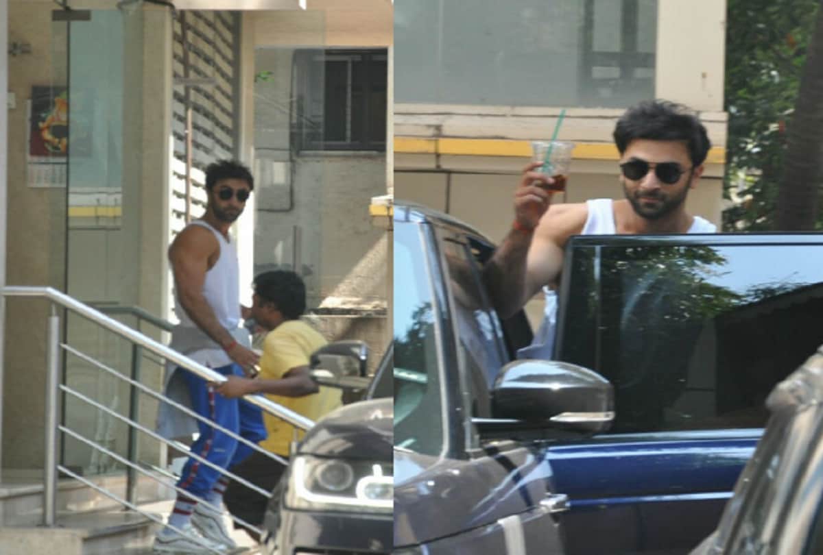 Ranbir Kapoor shirtless pictures goes viral on internet 