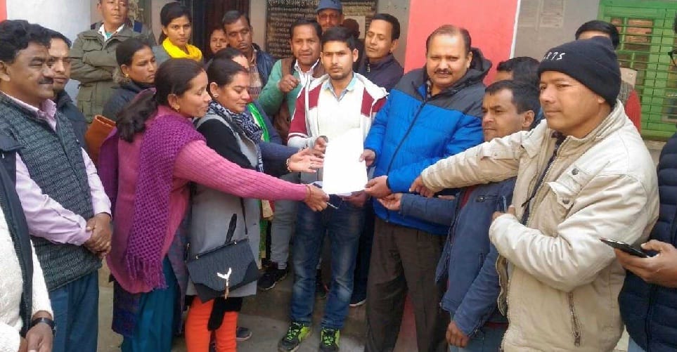 Area panchayat members once again opened a front against the block chief