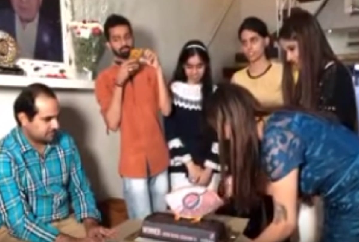 salman khan send a surprise gift to bigg boss 11 winner shilpa shinde