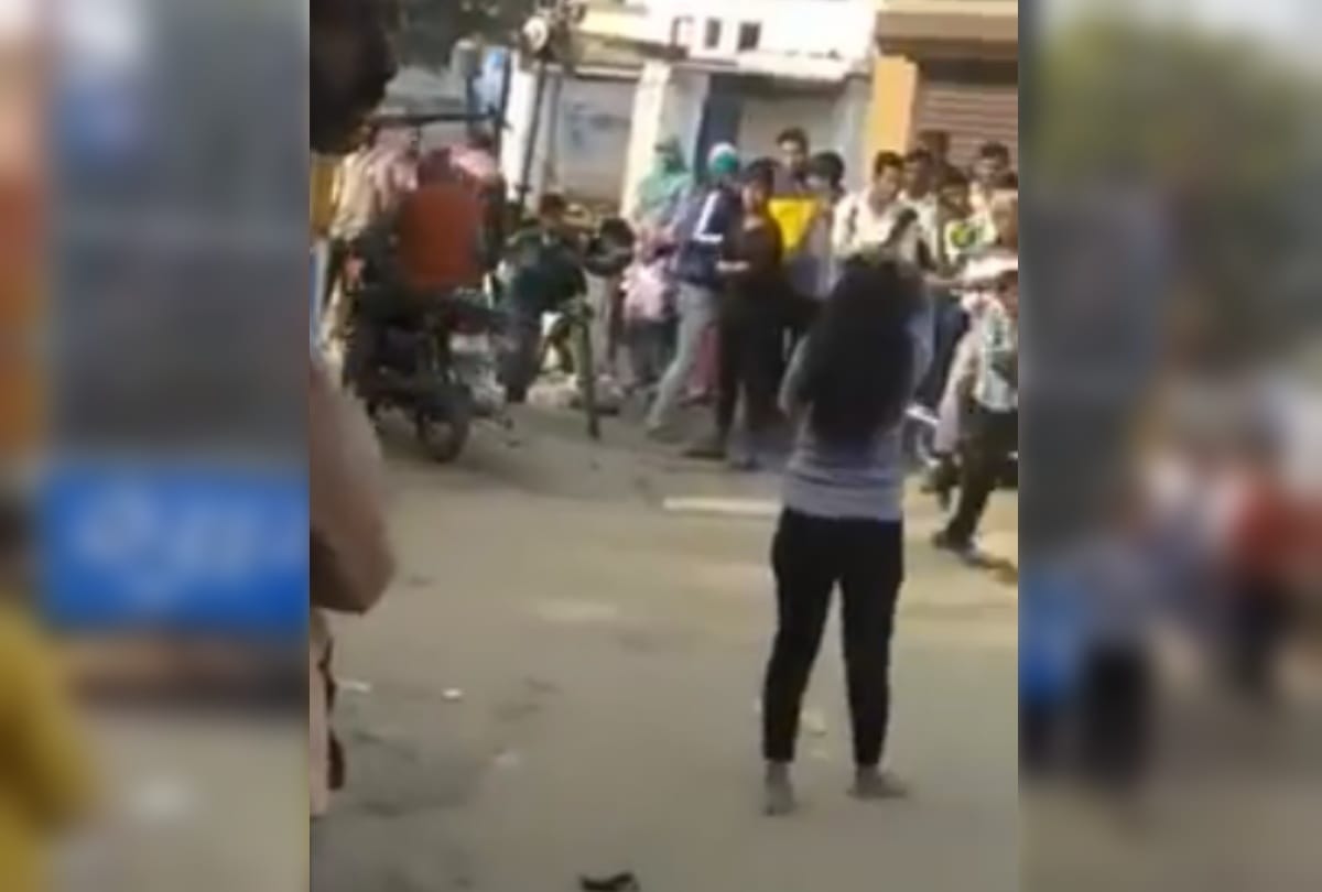 gurugram girl who had breakup with lover, dance on dj in front of his home on road