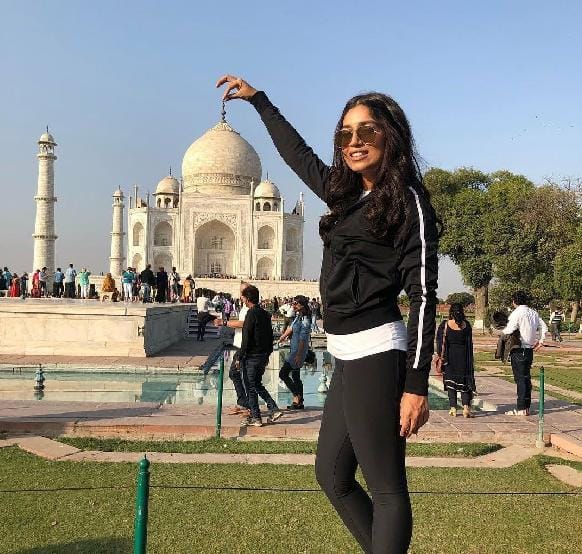 bollywood actress bhoomi pednekar watched the taj mahal   