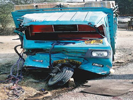 one died in police jeep and pickup collision