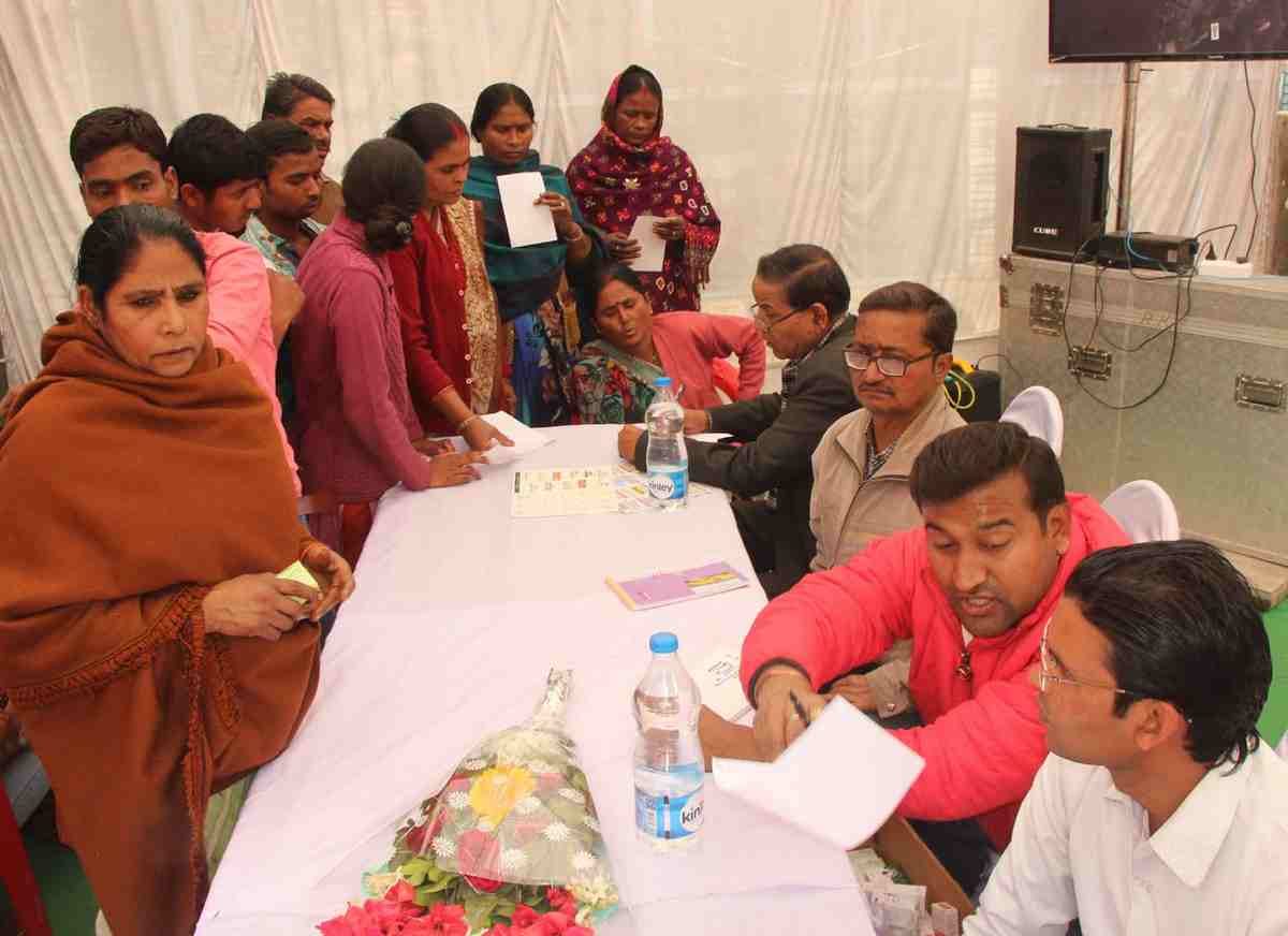 more than 300 people come in amar ujala and tetmosol skin care camp