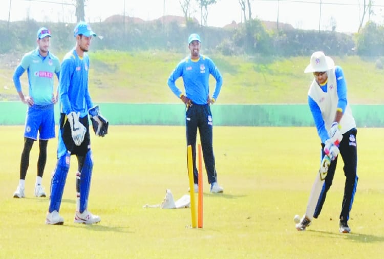 up cricket team reached bilaspur without suresh raina