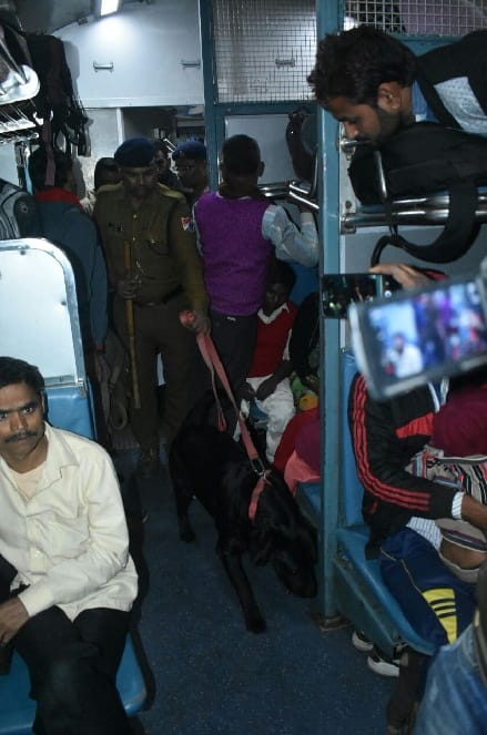 There is stirred up due to information of  bomb in train