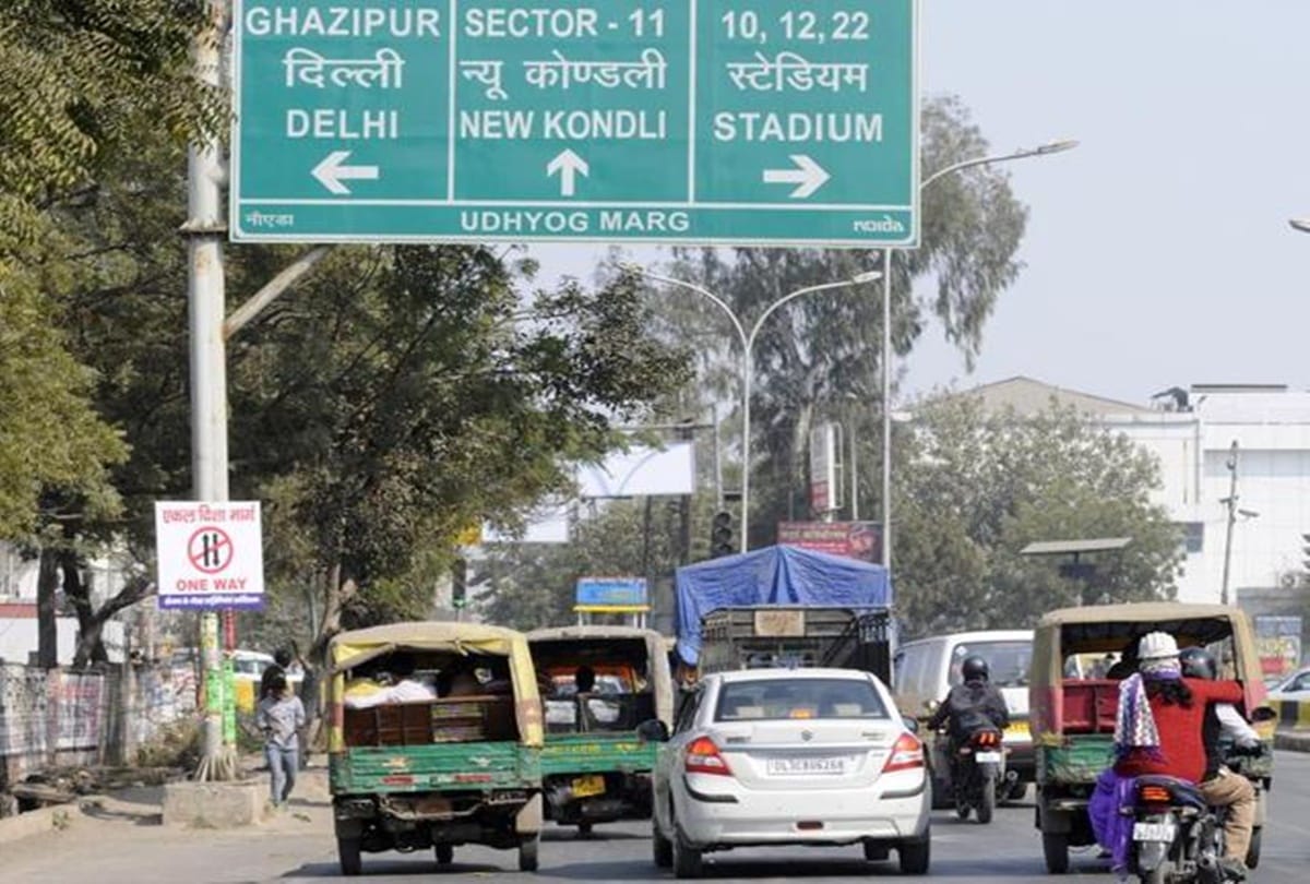 weird pictures of auto rikshaw rides in Noida and Delhi NCR 