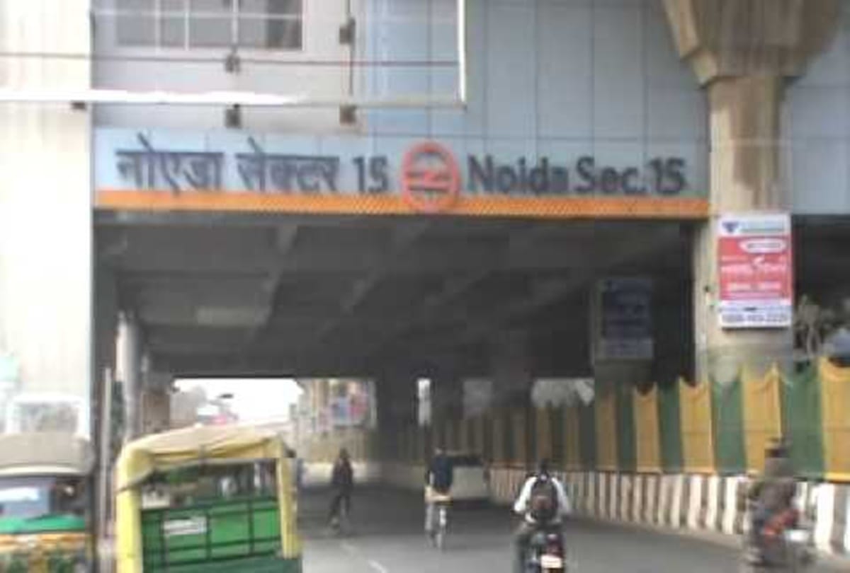 weird pictures of auto rikshaw rides in Noida and Delhi NCR 