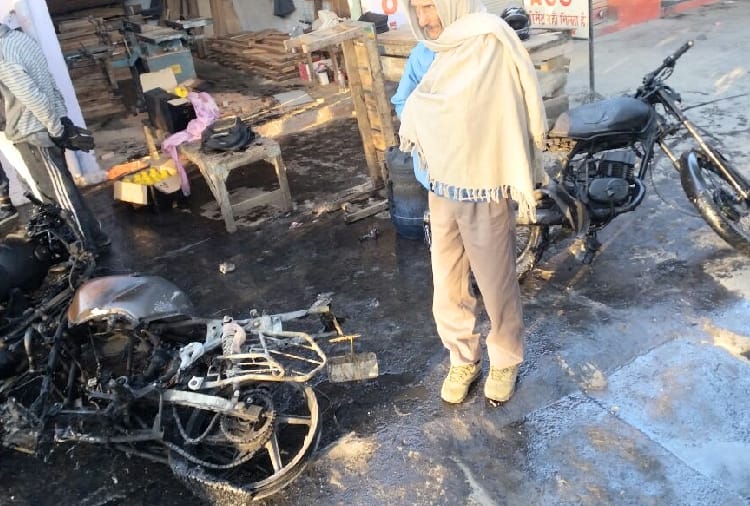 three bikes on fire at una himachal 
