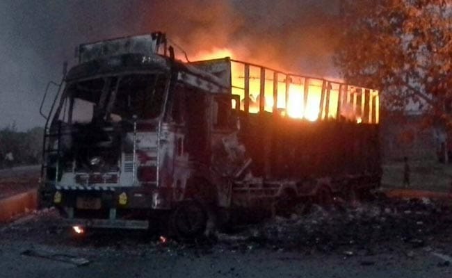 fire in truck after accident in etah 