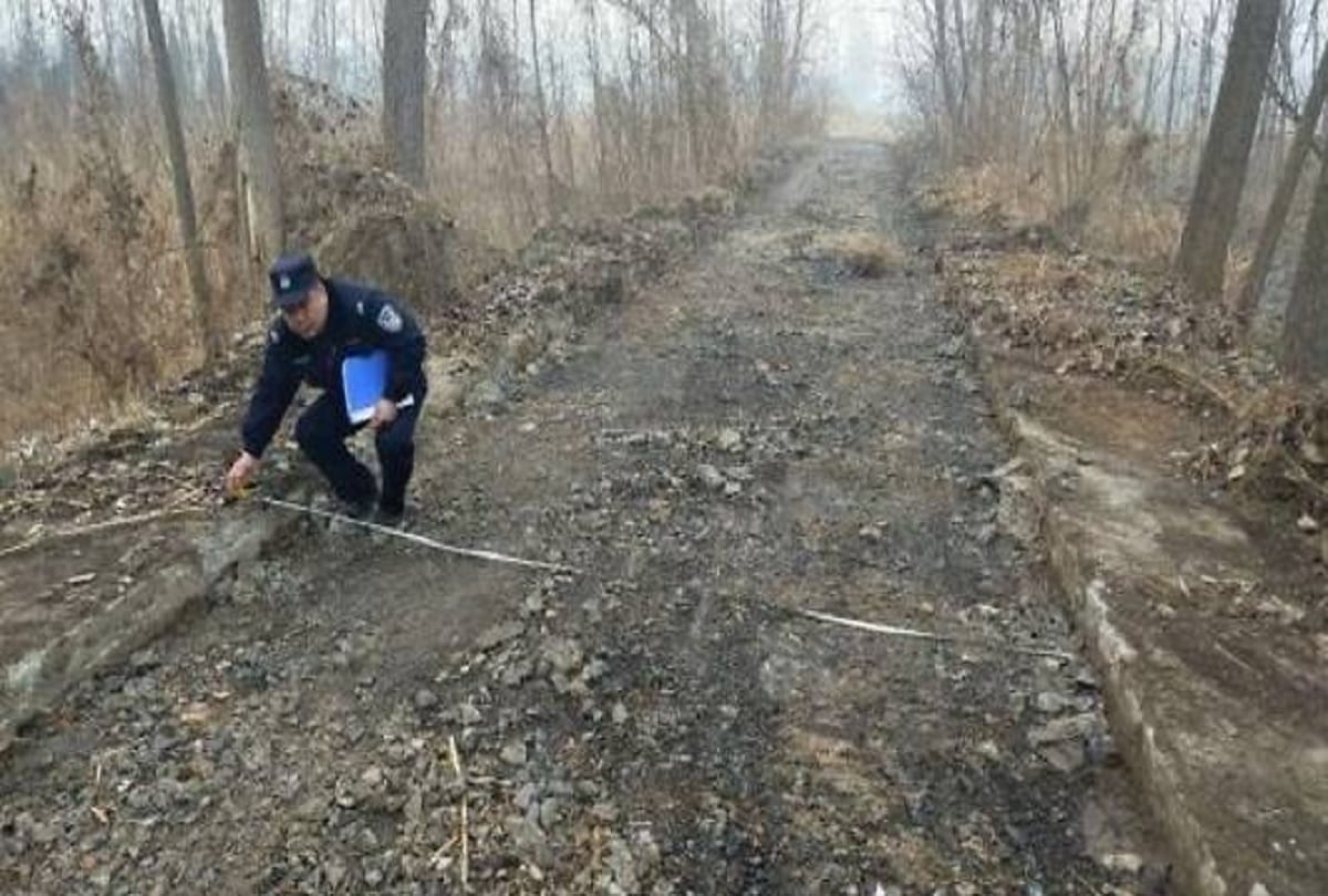 Highway robbery in China: a person sold the road for money overnight