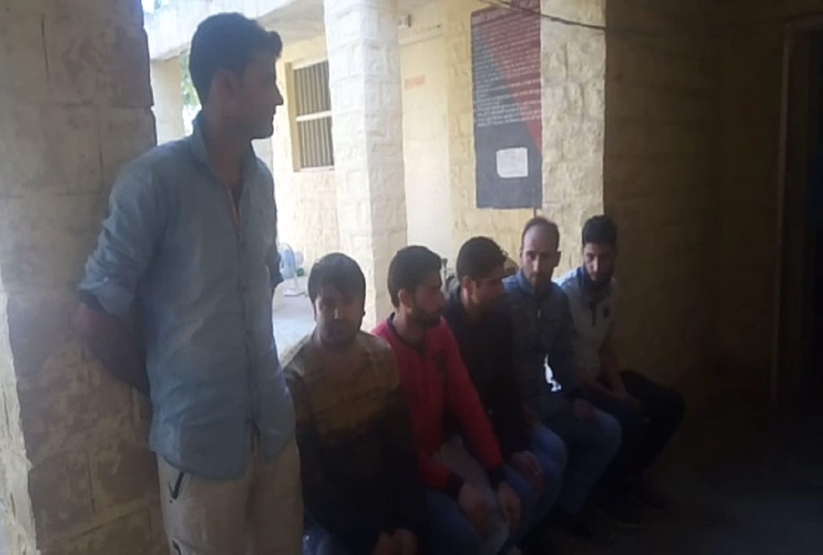 six suspected man of Jammu and kashmir are catched at india pakistan border