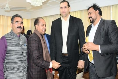 wwe world champion the great khali met jairam thakur at dharamshala