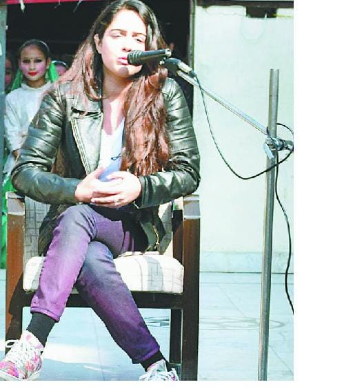 अभिनेत्री मालवी मल्होत्रा ताजा कीं स्कूल की पुरानी यादें