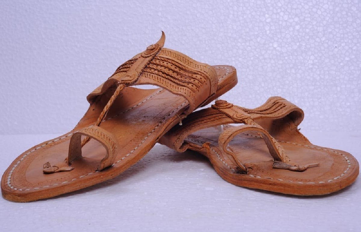 Fashion Tips These Famous Footwears of Every state Not Only Kolhapuri Chappals Know About Them in Hindi