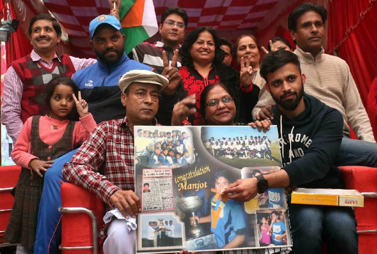 view pics of celebrations of victory at manjoy kalra's home