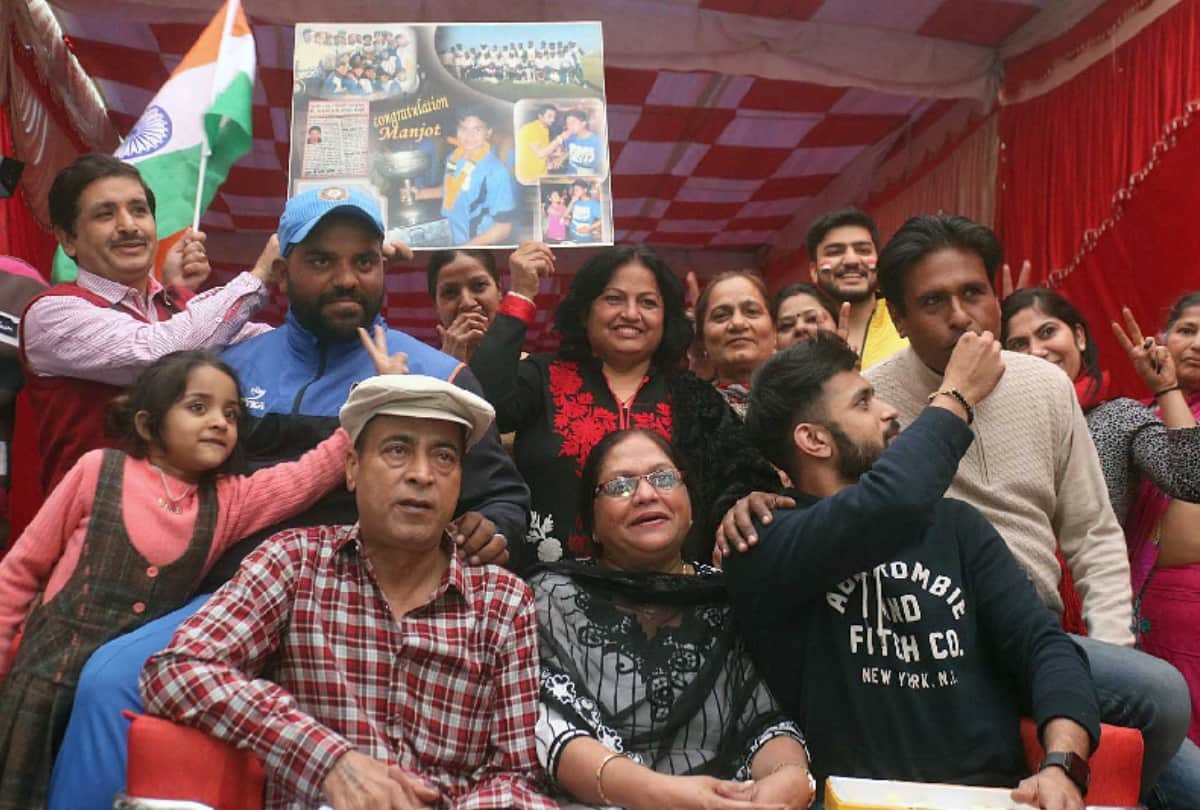 view pics of celebrations of victory at manjoy kalra's home