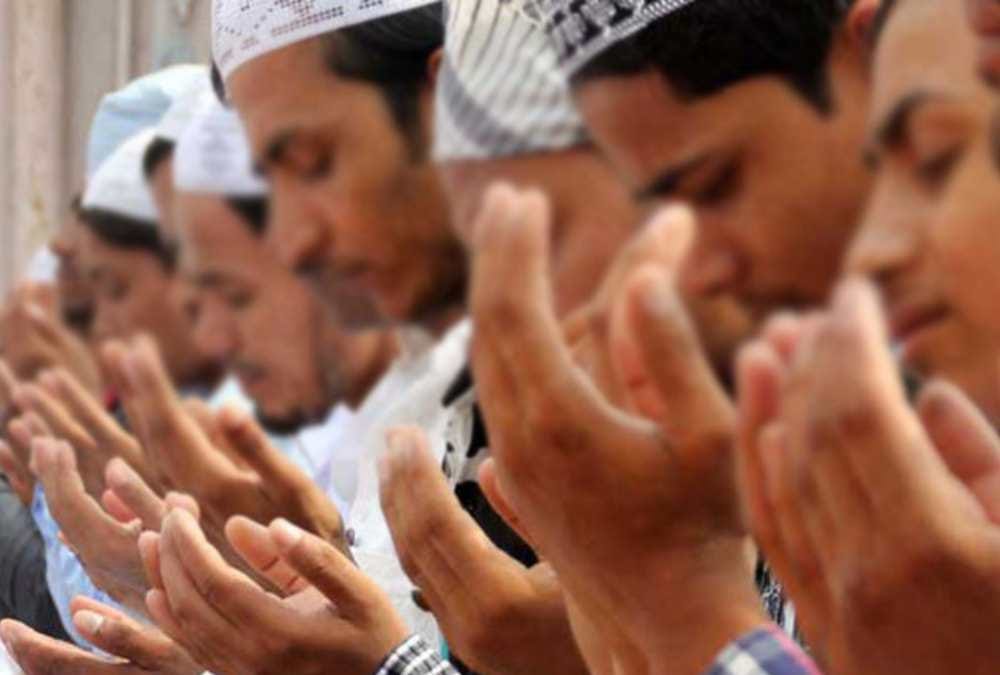muslim community changes time for namaz on the day of holi.