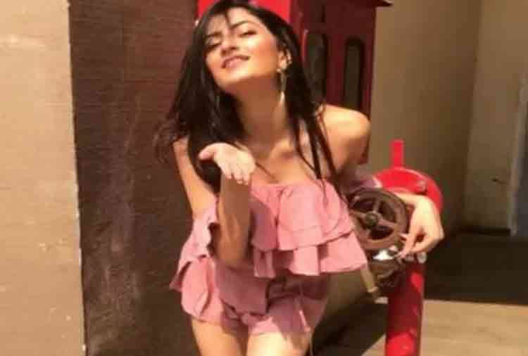 bigg boss winner Shweta Tiwari daughter palak hot photos shared in social media