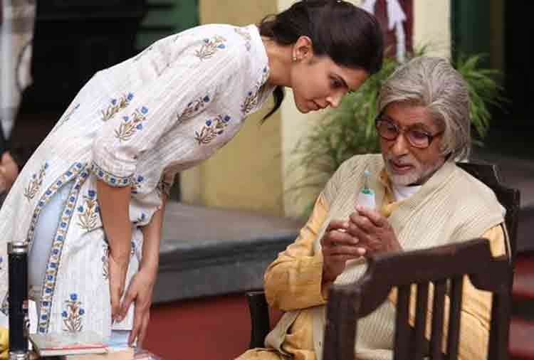 amitabh bachchan send deepika padukone letter fans give this reaction