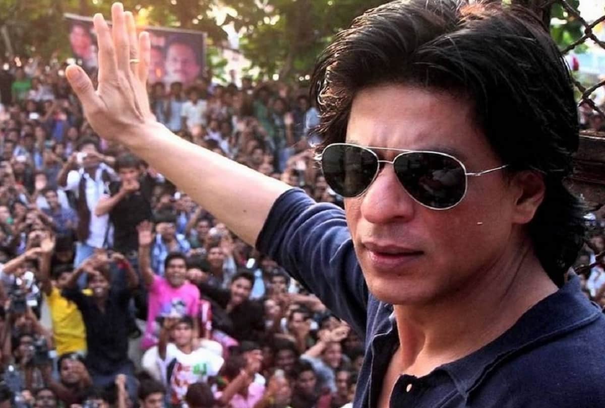 shah rukh khan slams fan for performing daring stunt