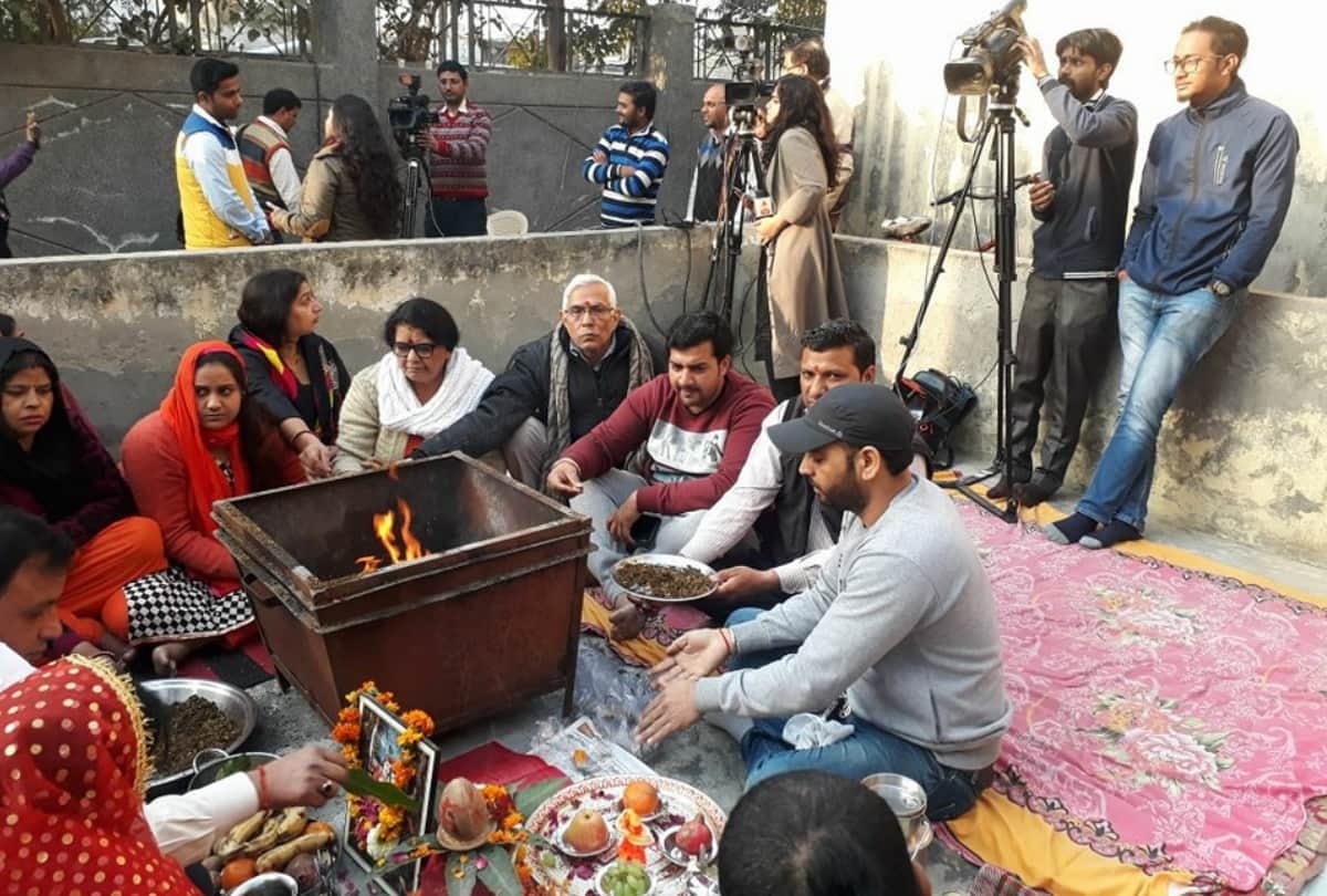 under 19 cricket world cup 2018, shivam mavi family and neighbors doing special havan for win