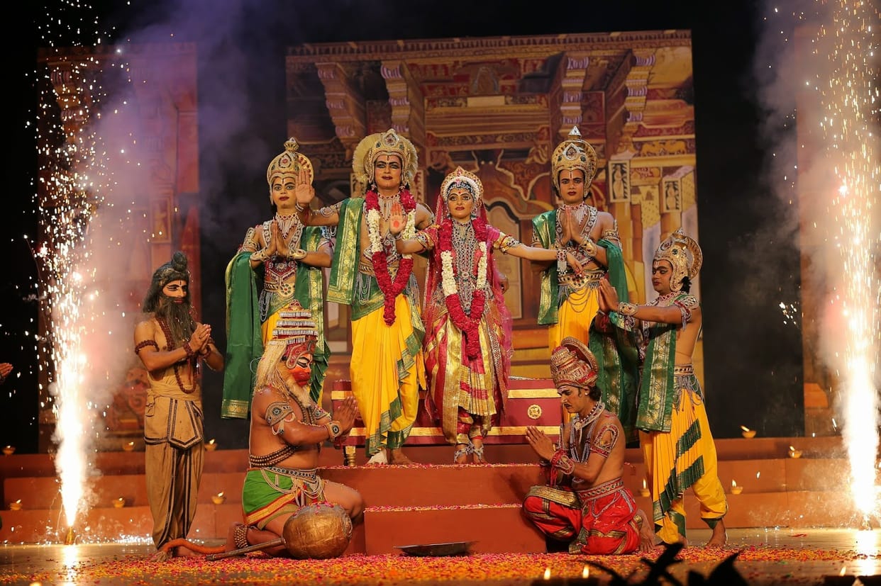 Taj mahotsav program list is this in 2018