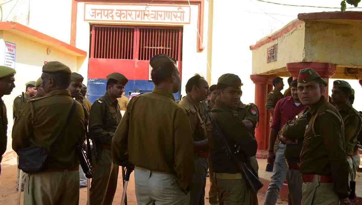 Mobiles found in varanasi district jail