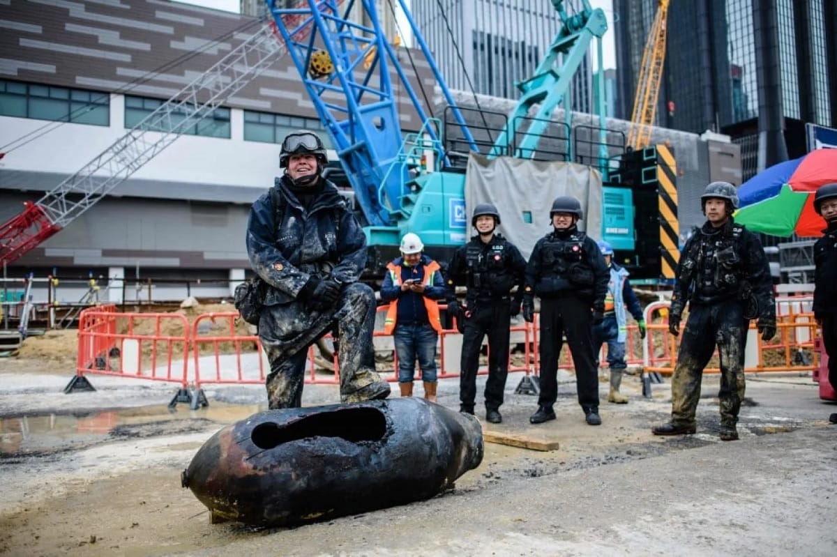 world war second bomb weighing 450 kg diffused found in Hongkong