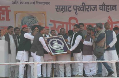 Akhilesh yadav reached in varanasi today