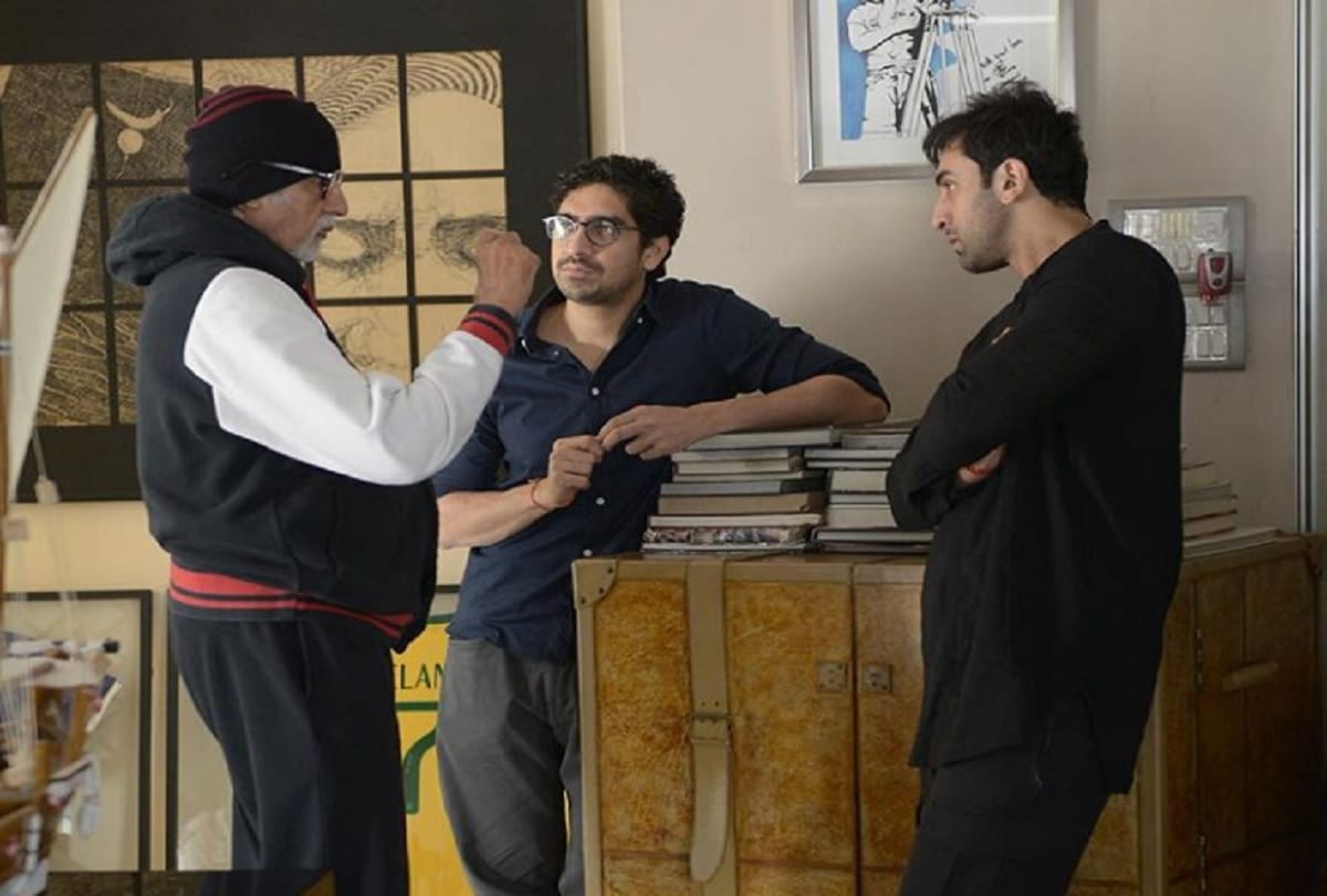 Amitabh Bachchan shared inside pics of Brahmastra team 